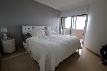 Apartamento à venda com 272m², 4 quartos e 3 vagas Apartamento à venda com 272m², 4 quartos e 3 vagasQuarto Suíte 2