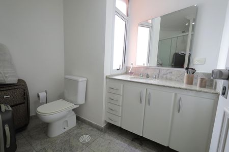 Apartamento à venda com 272m², 4 quartos e 3 vagas Apartamento à venda com 272m², 4 quartos e 3 vagasBanheiro Suíte
