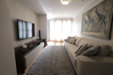 Apartamento à venda com 272m², 4 quartos e 3 vagas Apartamento à venda com 272m², 4 quartos e 3 vagasSala de TV