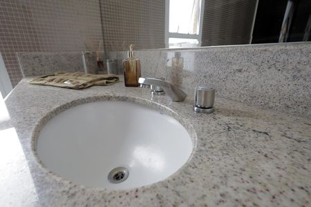 Apartamento à venda com 272m², 4 quartos e 3 vagas Apartamento à venda com 272m², 4 quartos e 3 vagasBanheiro Suíte 2