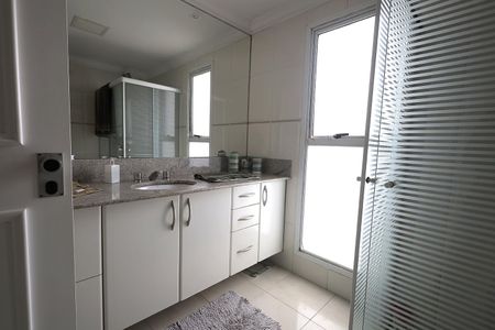 Apartamento à venda com 272m², 4 quartos e 3 vagas Apartamento à venda com 272m², 4 quartos e 3 vagasBanheiro 2