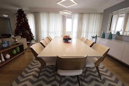 Apartamento à venda com 272m², 4 quartos e 3 vagas Apartamento à venda com 272m², 4 quartos e 3 vagasSala de Jantar