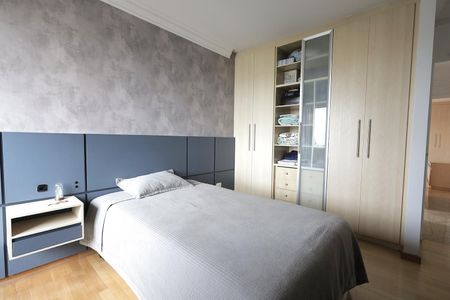 Apartamento à venda com 272m², 4 quartos e 3 vagas Apartamento à venda com 272m², 4 quartos e 3 vagasQuarto 2