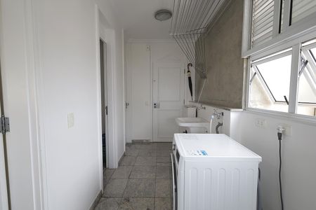 Apartamento à venda com 272m², 4 quartos e 3 vagas Apartamento à venda com 272m², 4 quartos e 3 vagasÁrea de Serviço