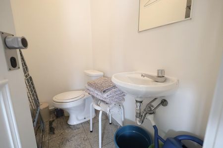 Apartamento à venda com 272m², 4 quartos e 3 vagas Apartamento à venda com 272m², 4 quartos e 3 vagasBanheiro de serviço