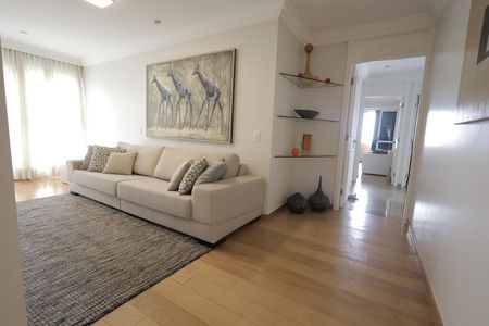 Apartamento à venda com 272m², 4 quartos e 3 vagas Apartamento à venda com 272m², 4 quartos e 3 vagasSala de TV