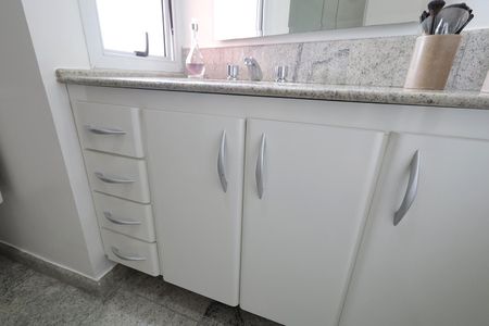 Apartamento à venda com 272m², 4 quartos e 3 vagas Apartamento à venda com 272m², 4 quartos e 3 vagasBanheiro Suíte