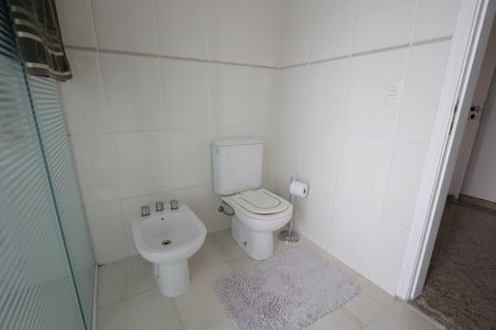 Apartamento à venda com 272m², 4 quartos e 3 vagas Apartamento à venda com 272m², 4 quartos e 3 vagasBanheiro 2