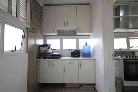 Apartamento à venda com 272m², 4 quartos e 3 vagas Apartamento à venda com 272m², 4 quartos e 3 vagasÁrea de Serviço