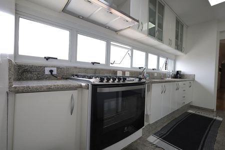 Apartamento à venda com 272m², 4 quartos e 3 vagas Apartamento à venda com 272m², 4 quartos e 3 vagasCozinha