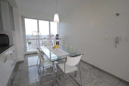 Apartamento à venda com 272m², 4 quartos e 3 vagas Apartamento à venda com 272m², 4 quartos e 3 vagasCozinha