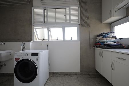 Apartamento à venda com 272m², 4 quartos e 3 vagas Apartamento à venda com 272m², 4 quartos e 3 vagasÁrea de Serviço