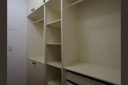 Casa para alugar com 1000m², 4 quartos e 8 vagasCloset da Suíte 4