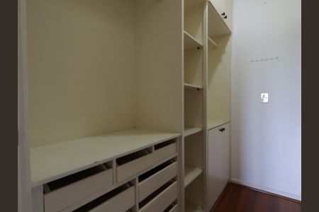 Casa para alugar com 1000m², 4 quartos e 8 vagasCloset da Suíte 4