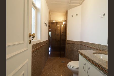 Casa para alugar com 1000m², 4 quartos e 8 vagasBanheiro da Suíte 4