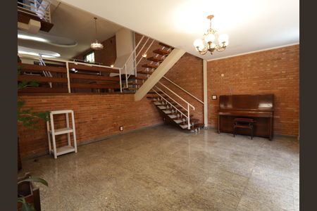 Casa para alugar com 1000m², 4 quartos e 8 vagasSala