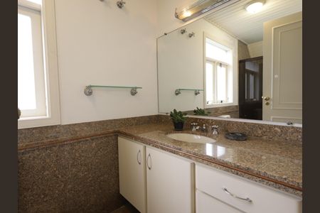 Casa para alugar com 1000m², 4 quartos e 8 vagasBanheiro da Suíte 2