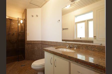 Casa para alugar com 1000m², 4 quartos e 8 vagasBanheiro da Suíte 4