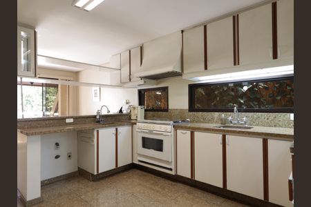 Casa para alugar com 1000m², 4 quartos e 8 vagasCozinha