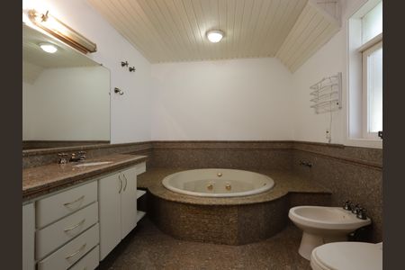 Casa para alugar com 1000m², 4 quartos e 8 vagasBanheiro da Suíte 1