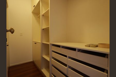 Casa para alugar com 1000m², 4 quartos e 8 vagasCloset da suíte 3
