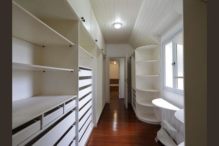 Casa para alugar com 1000m², 4 quartos e 8 vagasCloset da Suíte 1