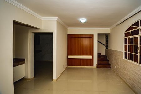 Casa para alugar com 3 quartos, 110m² em Santa Amelia, Belo Horizonte