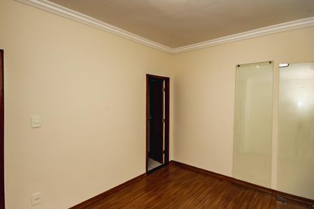 Casa à venda com 110m², 5 quartos e 1 vagaQuarto 3