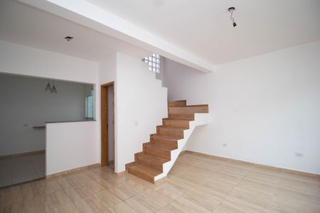 Sala de casa para alugar com 2 quartos, 75m² em Vila São Vicente, São Paulo