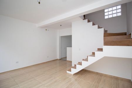 Sala de casa para alugar com 2 quartos, 75m² em Vila São Vicente, São Paulo