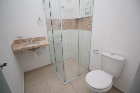 Banheiro da Suíte 1 de casa para alugar com 2 quartos, 75m² em Vila São Vicente, São Paulo