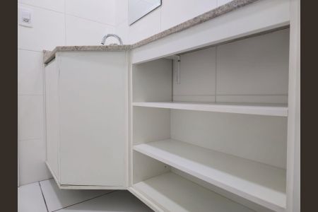 Banheiro social  de kitnet/studio para alugar com 1 quarto, 40m² em Vila Camargos, Guarulhos