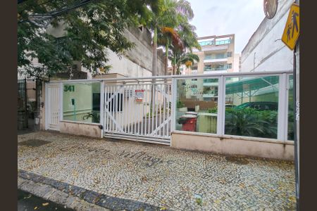 Apartamento à venda com 95m², 3 quartos e 2 vagasFachada e portaria