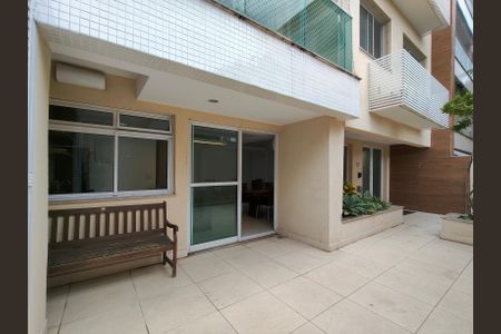 Apartamento à venda com 95m², 3 quartos e 2 vagasFachada e portaria