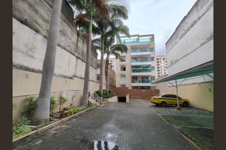 Apartamento à venda com 95m², 3 quartos e 2 vagasFachada e portaria