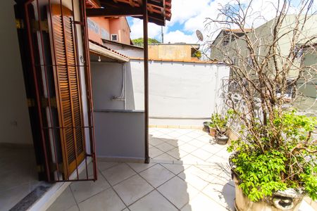 Casa à venda com 120m², 4 quartos e 2 vagas Casa à venda com 120m², 4 quartos e 2 vagasVaranda da Suíte