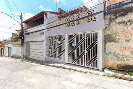 Casa à venda com 120m², 4 quartos e 2 vagas Casa à venda com 120m², 4 quartos e 2 vagasFachada + Placa