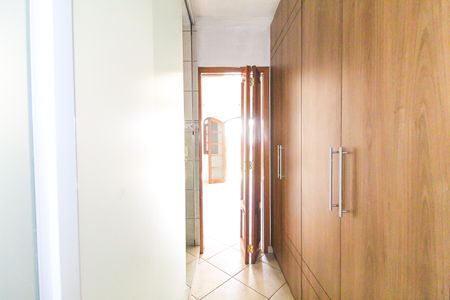 Casa à venda com 120m², 4 quartos e 2 vagas Casa à venda com 120m², 4 quartos e 2 vagasCloset da Suíte