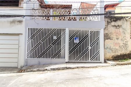 Casa à venda com 120m², 4 quartos e 2 vagas Casa à venda com 120m², 4 quartos e 2 vagasFachada + Placa