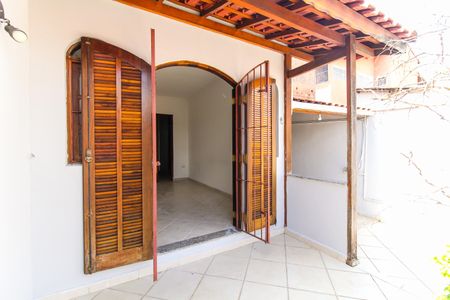 Casa à venda com 120m², 4 quartos e 2 vagas Casa à venda com 120m², 4 quartos e 2 vagasVaranda da Suíte