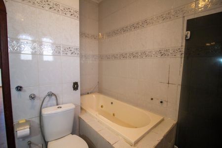 Apartamento para alugar com 183m², 3 quartos e 2 vagas Apartamento para alugar com 183m², 3 quartos e 2 vagasBanheiro da Suite 3