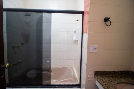 Banheiro da Suíte 1 de apartamento para alugar com 3 quartos, 183m² em Centro, Sorocaba