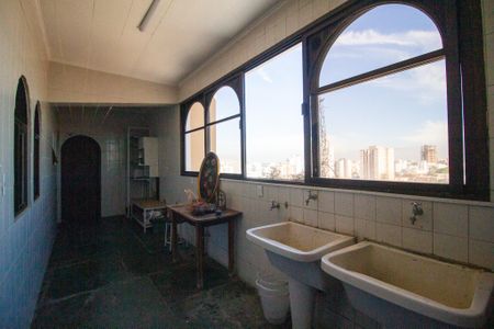 Apartamento para alugar com 183m², 3 quartos e 2 vagas Apartamento para alugar com 183m², 3 quartos e 2 vagasÁrea de Serviço