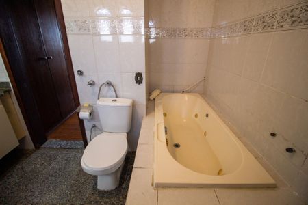 Apartamento para alugar com 183m², 3 quartos e 2 vagas Apartamento para alugar com 183m², 3 quartos e 2 vagasBanheiro da Suite 3