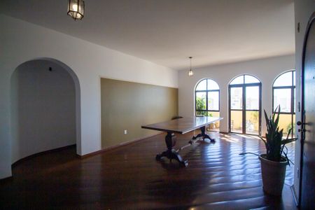 Apartamento para alugar com 183m², 3 quartos e 2 vagas Apartamento para alugar com 183m², 3 quartos e 2 vagasSala