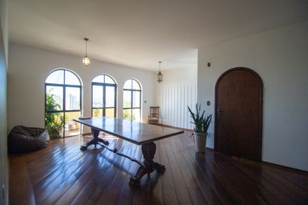 Apartamento para alugar com 183m², 3 quartos e 2 vagas Apartamento para alugar com 183m², 3 quartos e 2 vagasSala