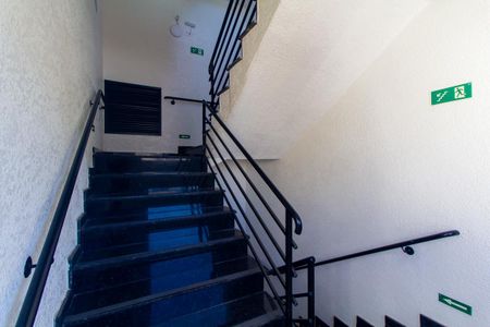 Apartamento à venda com 46m², 2 quartos e sem vaga Apartamento à venda com 46m², 2 quartos e sem vagaEscada