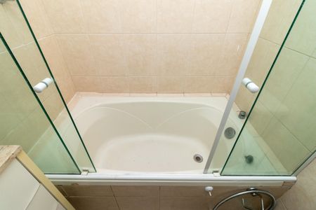 Apartamento à venda com 84m², 2 quartos e 2 vagas Apartamento à venda com 84m², 2 quartos e 2 vagasBanheiro da Suíte