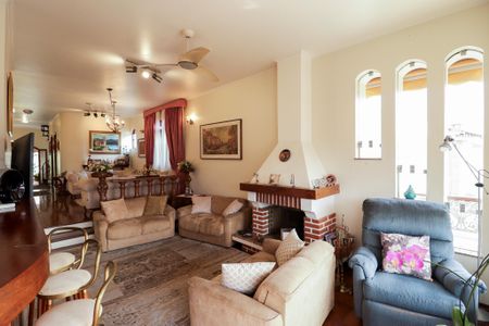 Casa à venda com 470m², 2 quartos e 7 vagasSala