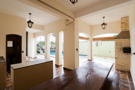 Casa à venda com 470m², 2 quartos e 7 vagasChurrasqueira